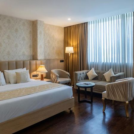 The Woodbury Hotel Gurgaon Exterior photo