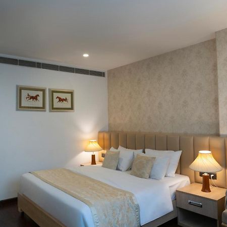 The Woodbury Hotel Gurgaon Exterior photo