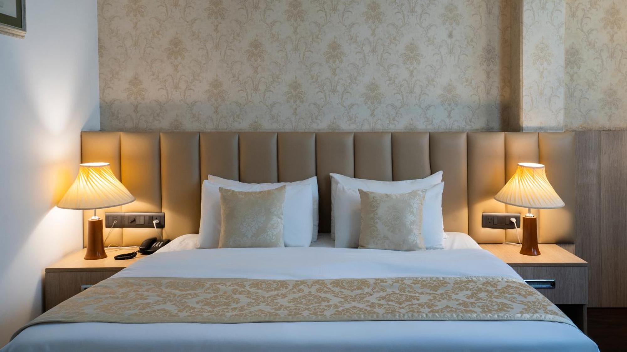 The Woodbury Hotel Gurgaon Exterior photo